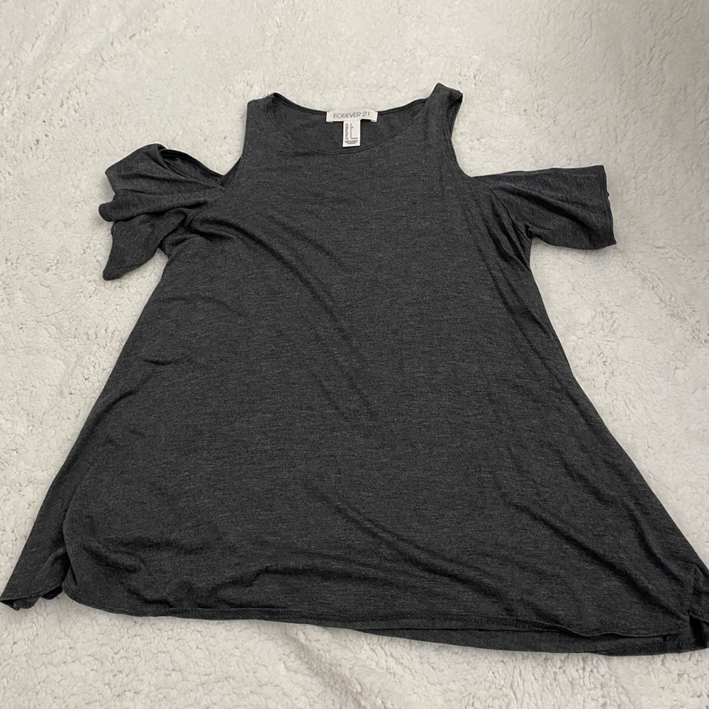 Shoulder cut out short sleeve shirt